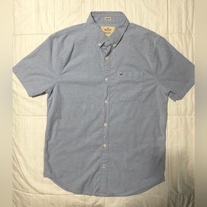 Men’s Hollister epic flex stretch button down shirt.
